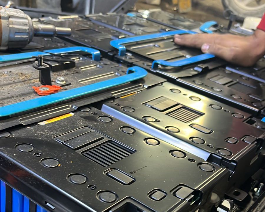 Advanced hybrid battery technology for diagnostics, repair, and maintenance services.